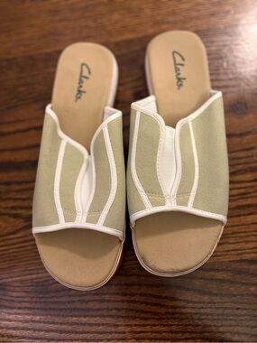 Clarks Light Green and White Open-Toe Slide Sandals